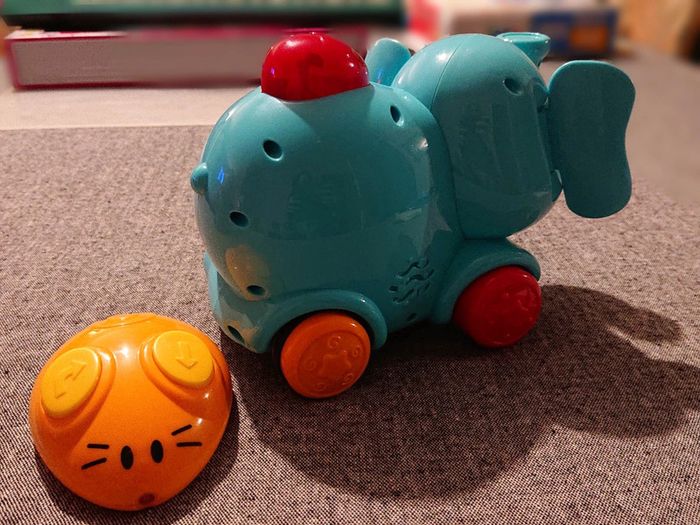 Petit éléphant avec souris, télécommandé pour les touts petits - photo numéro 10