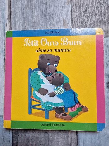 Livre petit ours brun aime sa maman