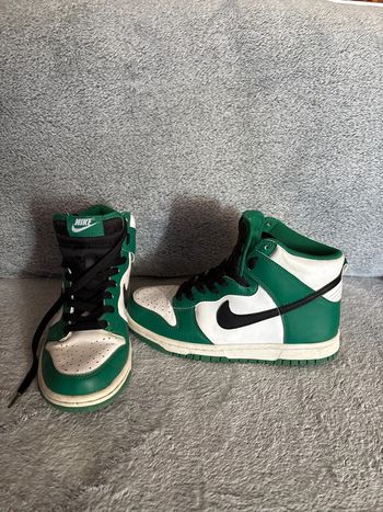 Basket montante Nike 37,5