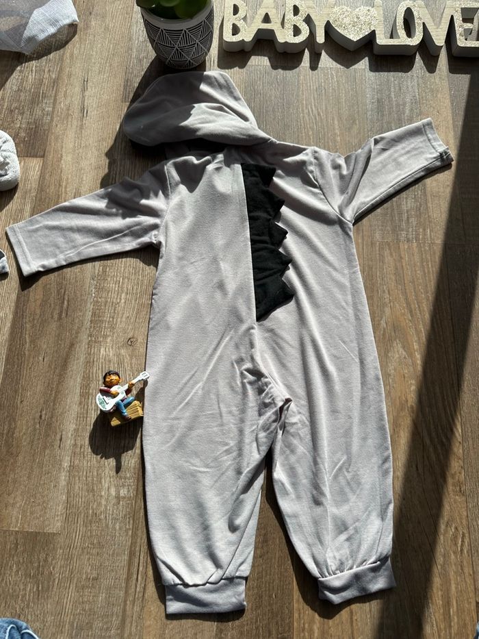 - Combinaison - 12 mois - Très bon état - photo numéro 2