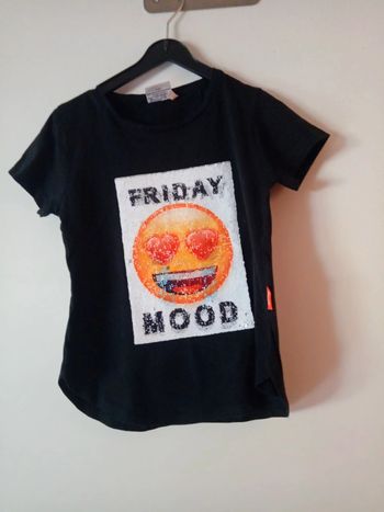 Joli Tee-shirt noir. Taille 9 ans