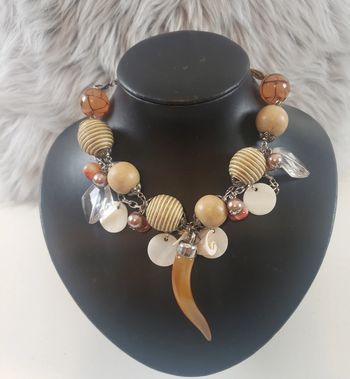 Collier corne et coquillages