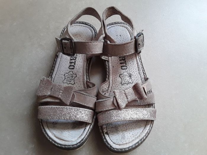 Sandales roses paillettées fille en 28 LIBERTO TBE