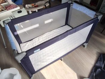 Lit parapluie +matelas neuf 