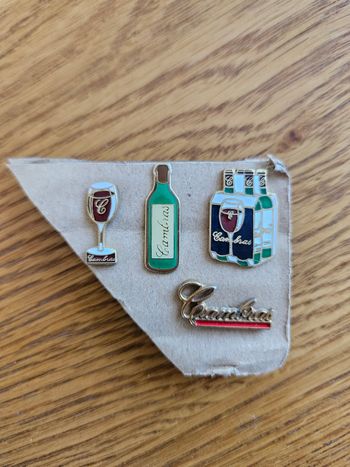 Lot de pin’s Cambras vin