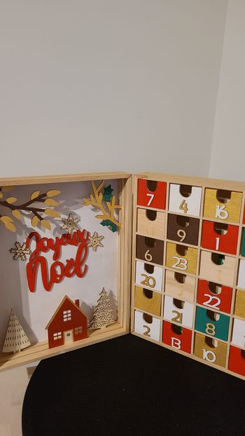 Calendrier de l’Avent en bois Livre Enchanté