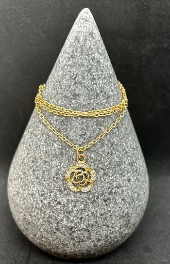 Collier fleurs ras du coup