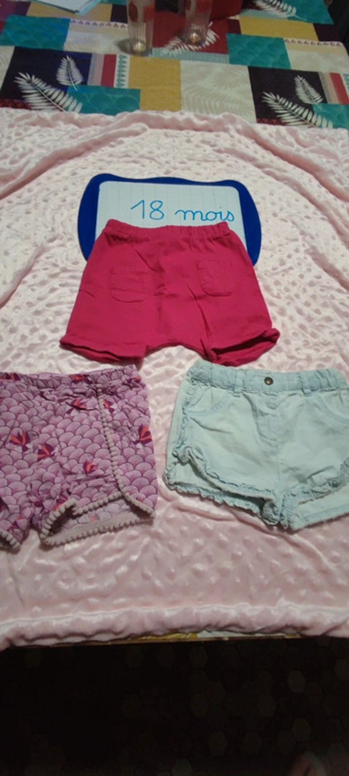 Lot 3 shorts Kiabi 18 mois