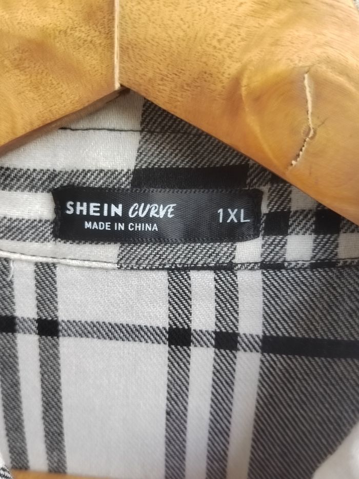 Chemise noire et blanche femme Shein – Taille 46 – Très bon état - photo numéro 6
