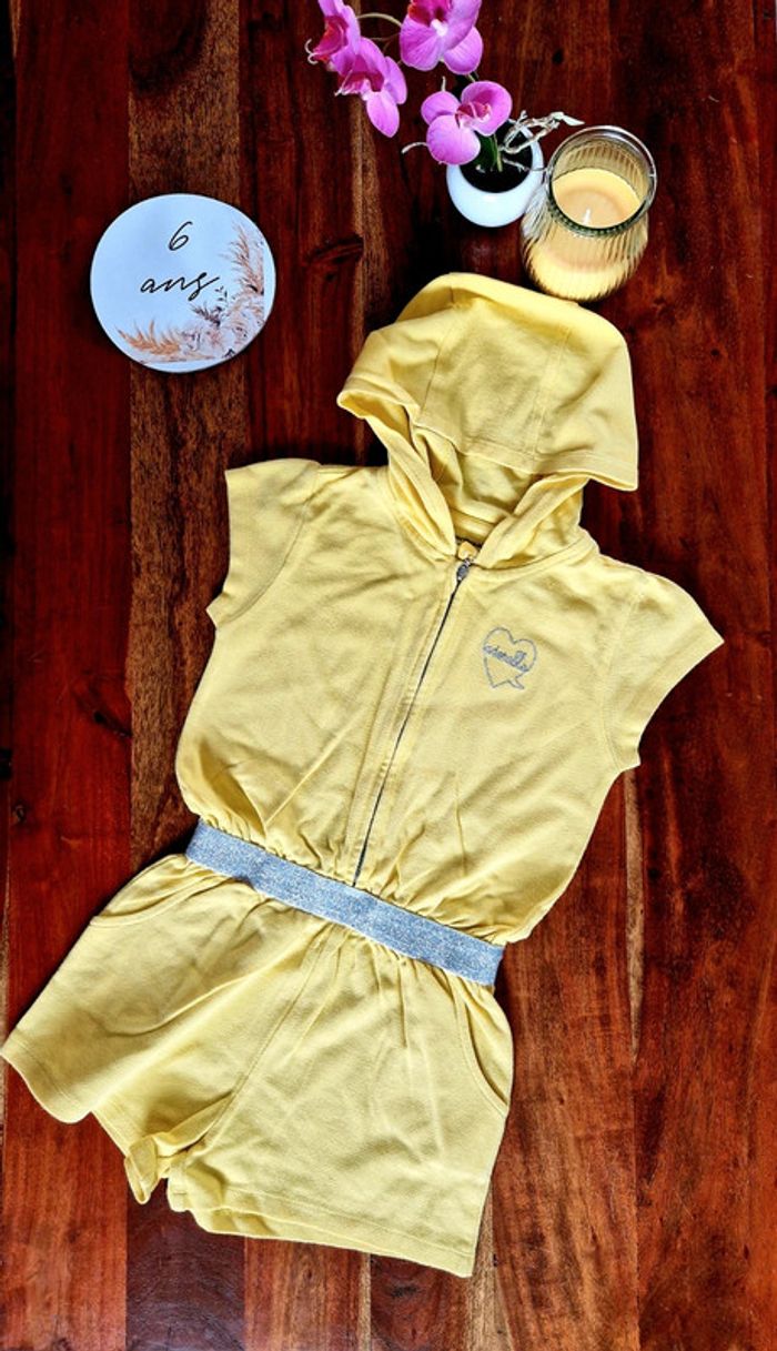 Combishort à capuche et ceinture pailletée