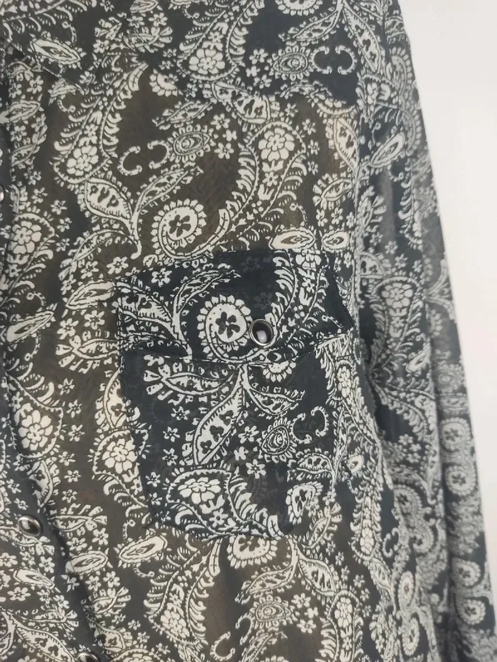 Chemise boutonnée manches longues transparente motif paisley noir et blanc taille XL DDP - photo numéro 7