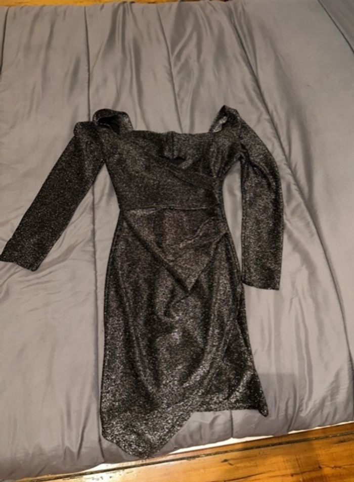 Robe noire, pailletée, - photo numéro 2