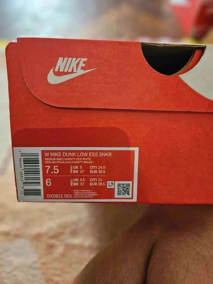 Nike Dunk Low w ess snkr grey/ varsity red- White Taille 38.5 - photo numéro 10