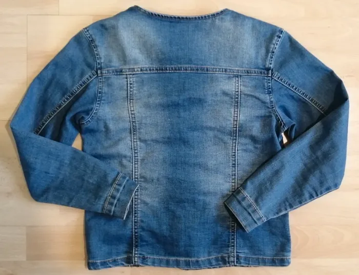 Veste en jean taille 10 ans - photo numéro 2