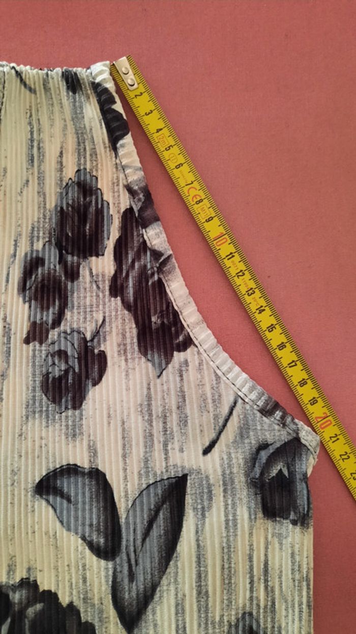 Débardeur léger blanc & ses fleurs noires - photo numéro 8