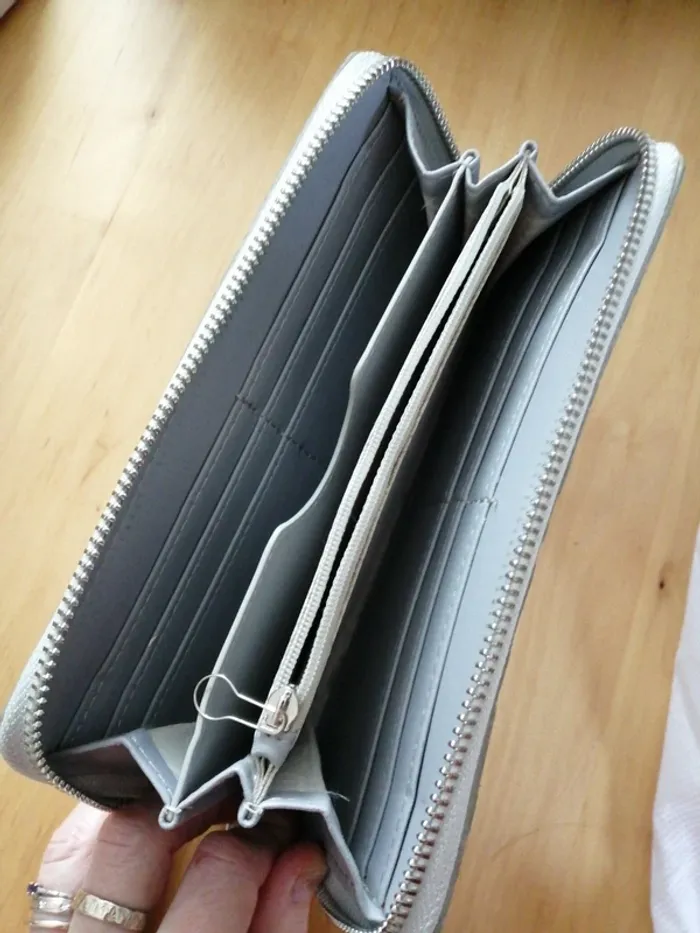 Portefeuille gris clair - photo numéro 3