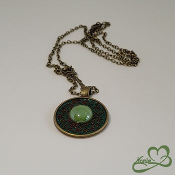 Sautoir en acier inoxydable couleur bronze et en resine avec une mosaïque verte