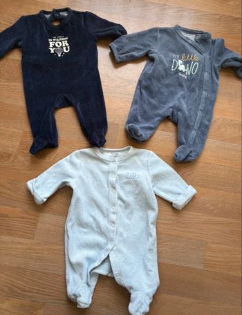 Lot 3 pyjamas velours kiabi 1 moi