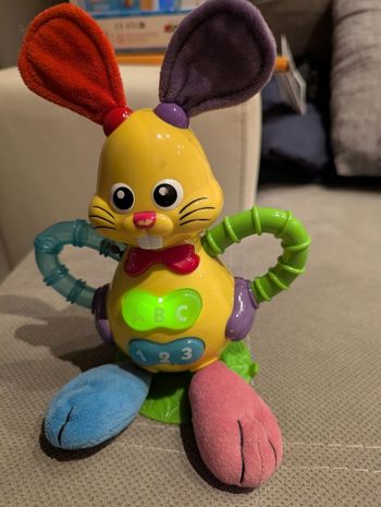 Jouet d'éveil lapin musical et lumineux