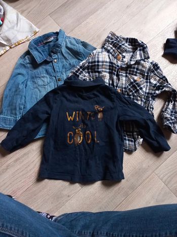 2 chemises et 1 col roulé