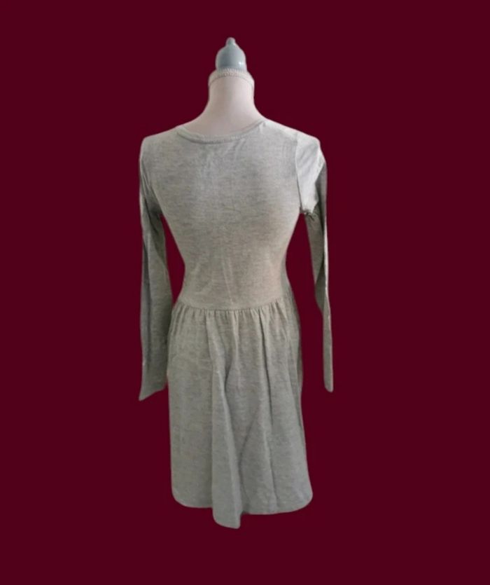 Robe grise licornes pailletées C&A taille 10 ans - photo numéro 2