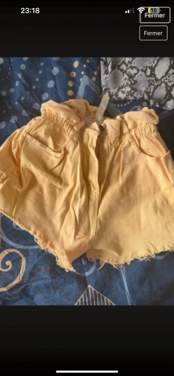 Short jaune