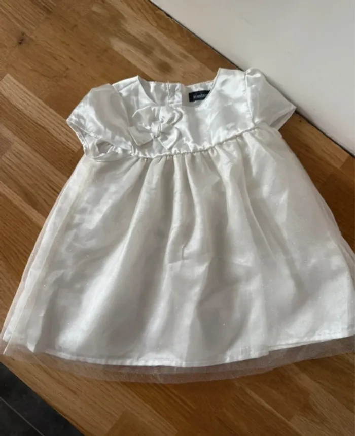 Robe blanche pailletée de fête 6 mois