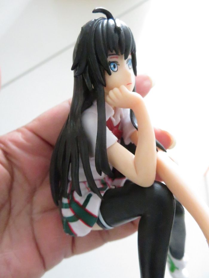 Figurine manga fille assise avec chaise et animal panda - photo numéro 5