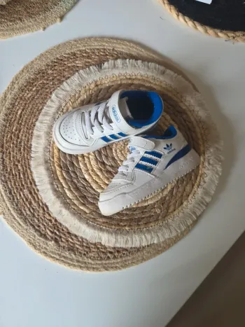 Adidas forum pointure 22