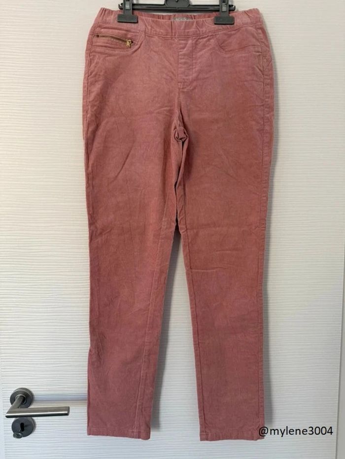 Pantalon en velours rose clair à fermeture éclairs sur les poches
