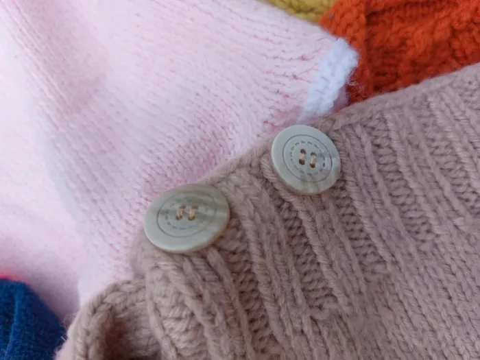 Lot hiver 4 pulls 3 gilets 1 robe - photo numéro 11