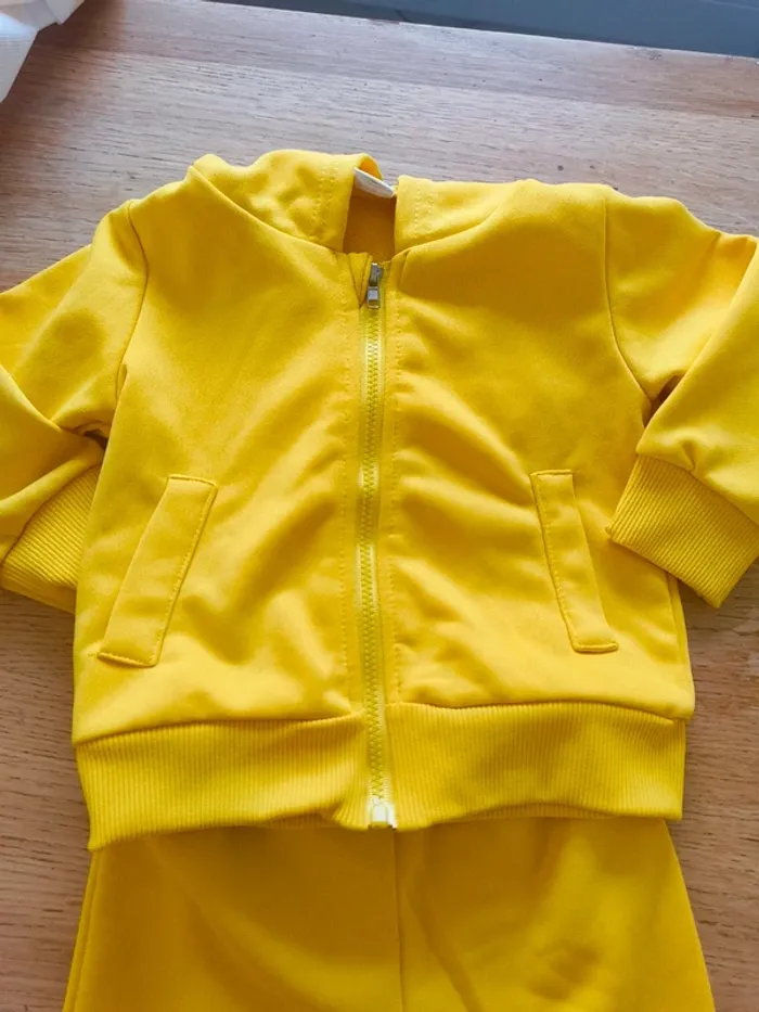 Ensemble fille 9 12 mois excellent état jaune - photo numéro 2