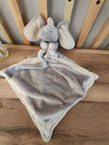 Elephant Dumbo gris et beige