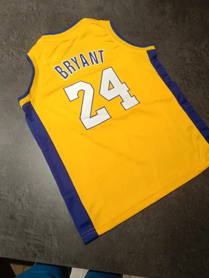 Tenue NBA Los Angeles Lakers Kobe Bryant jaune. T.26 - photo numéro 2