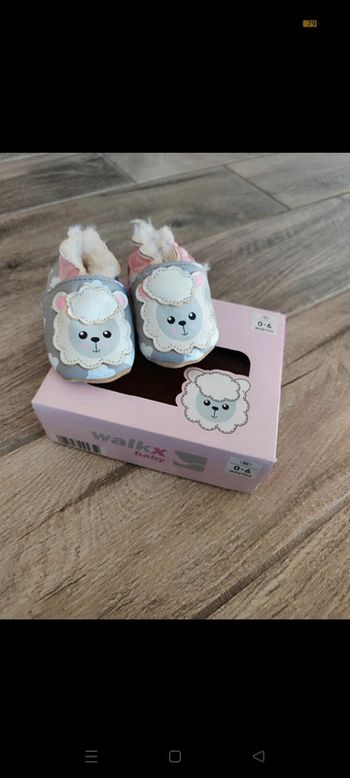 Magnifique chaussons en cuir 0/6 mois