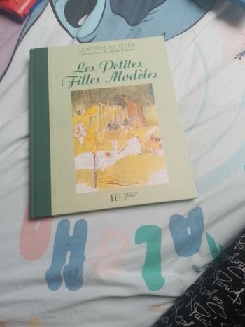 Les petites filles modèles