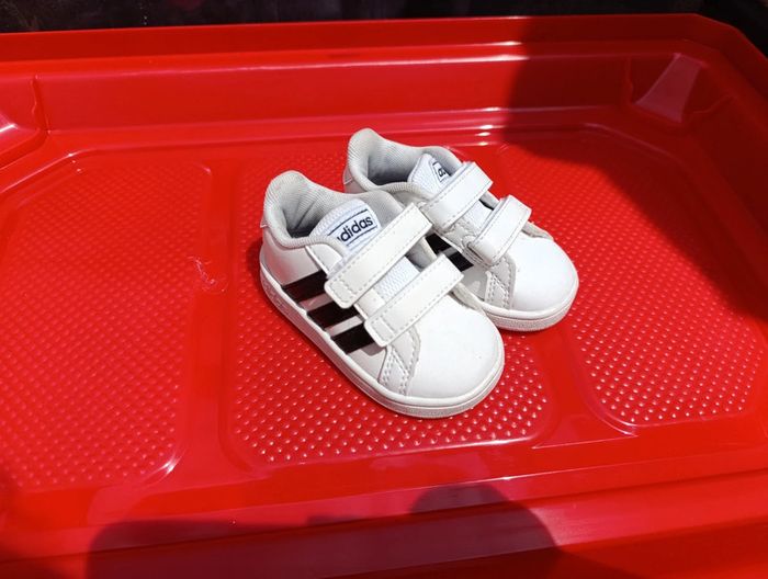 Adidas blanche et noir - photo numéro 2