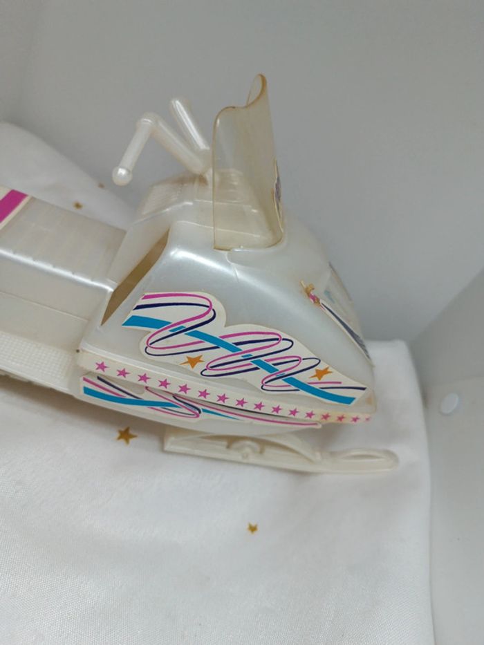 Motoneige snowmobile snow sport d'hiver winter raquette golf barbie Steffi perle poupée doll - photo numéro 10