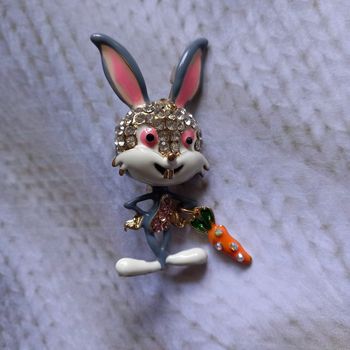 Broche lapin pendentif carotte #260403