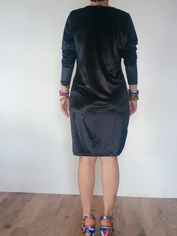 robe noir brillante TU - photo numéro 2
