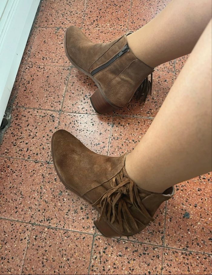 Magnifiques bottines avec des franges.alliant élégance  et modernité - photo numéro 4