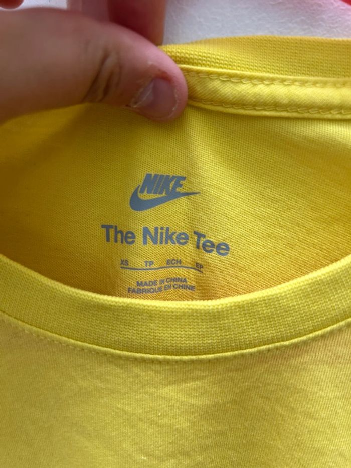 T-shirt Nike jaune homme taille xs - comme neuf - photo numéro 3
