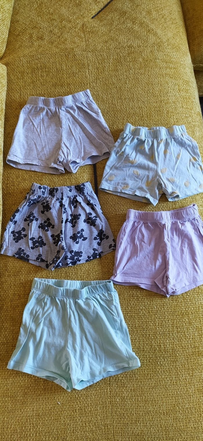 Lot 5 shorts 24 mois