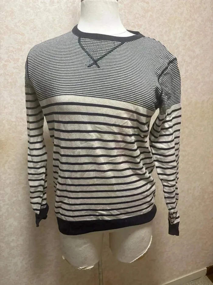 Pull taille 38 marque tout simplement