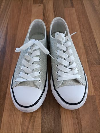 Chaussures 36 type converses blanc et argenté à paillettes