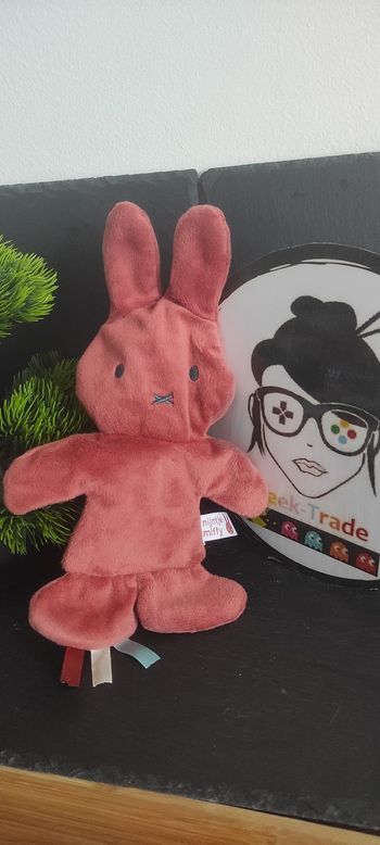 Doudou Plat Lapin Miffy Nijntje Marron Bruit Papier froissé marron Rouge Croix