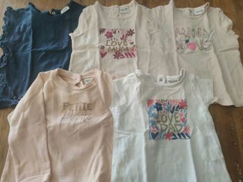 Lot 4 t-shirts et un sous pull 12 mois
