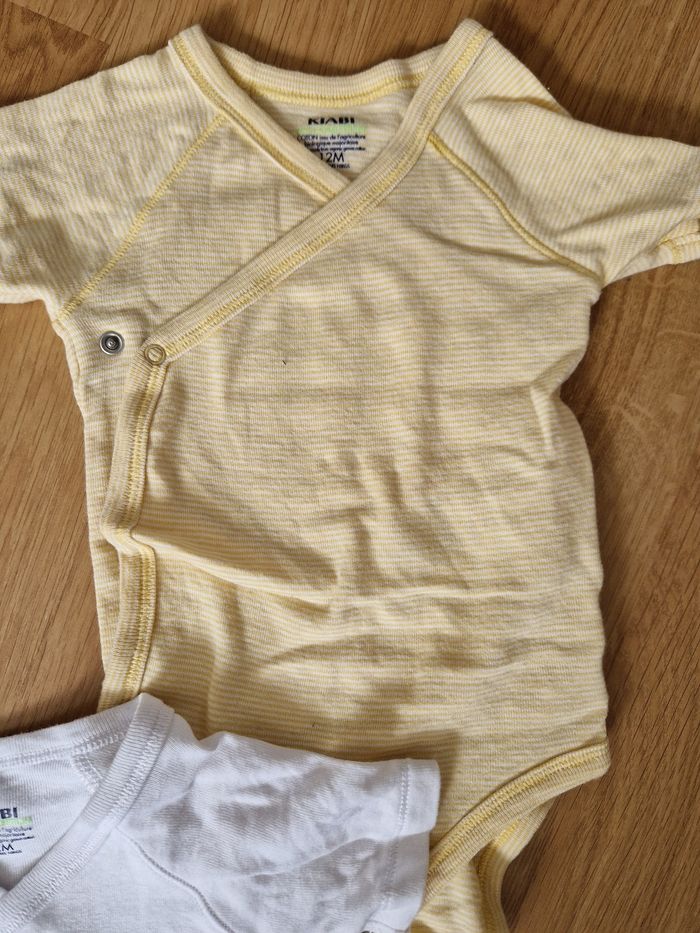 Lot 3 bodies 12 mois - photo numéro 3