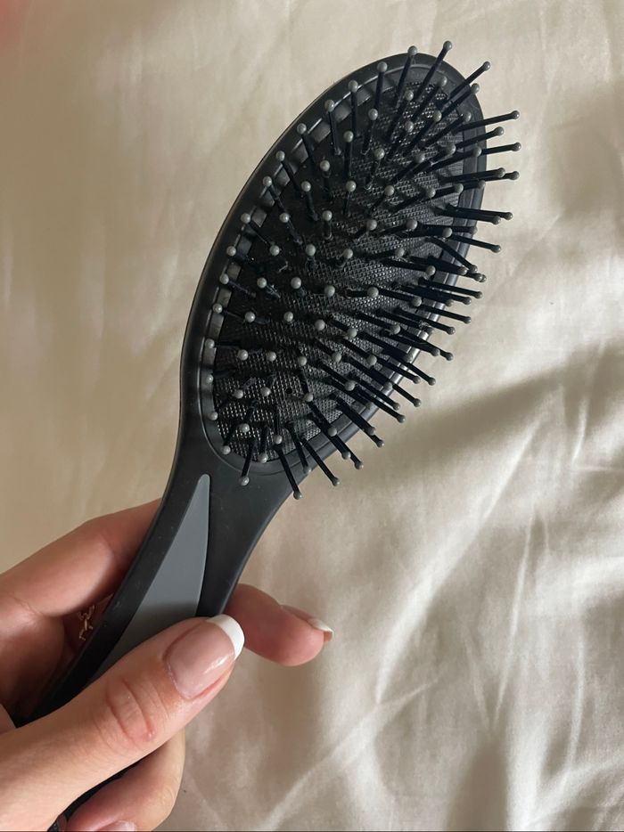 Brosse à cheveux noire
