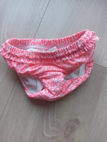 Couche culotte, bas de maillot de bain
